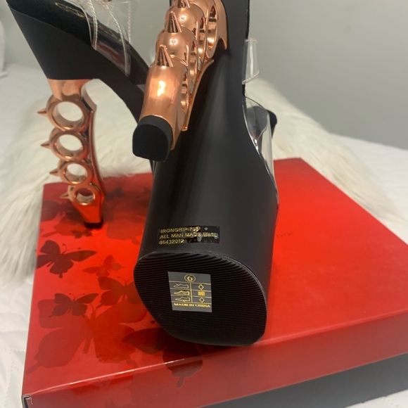 The shoe that invites you to stand out in a crowd! - Picture 2 of 6